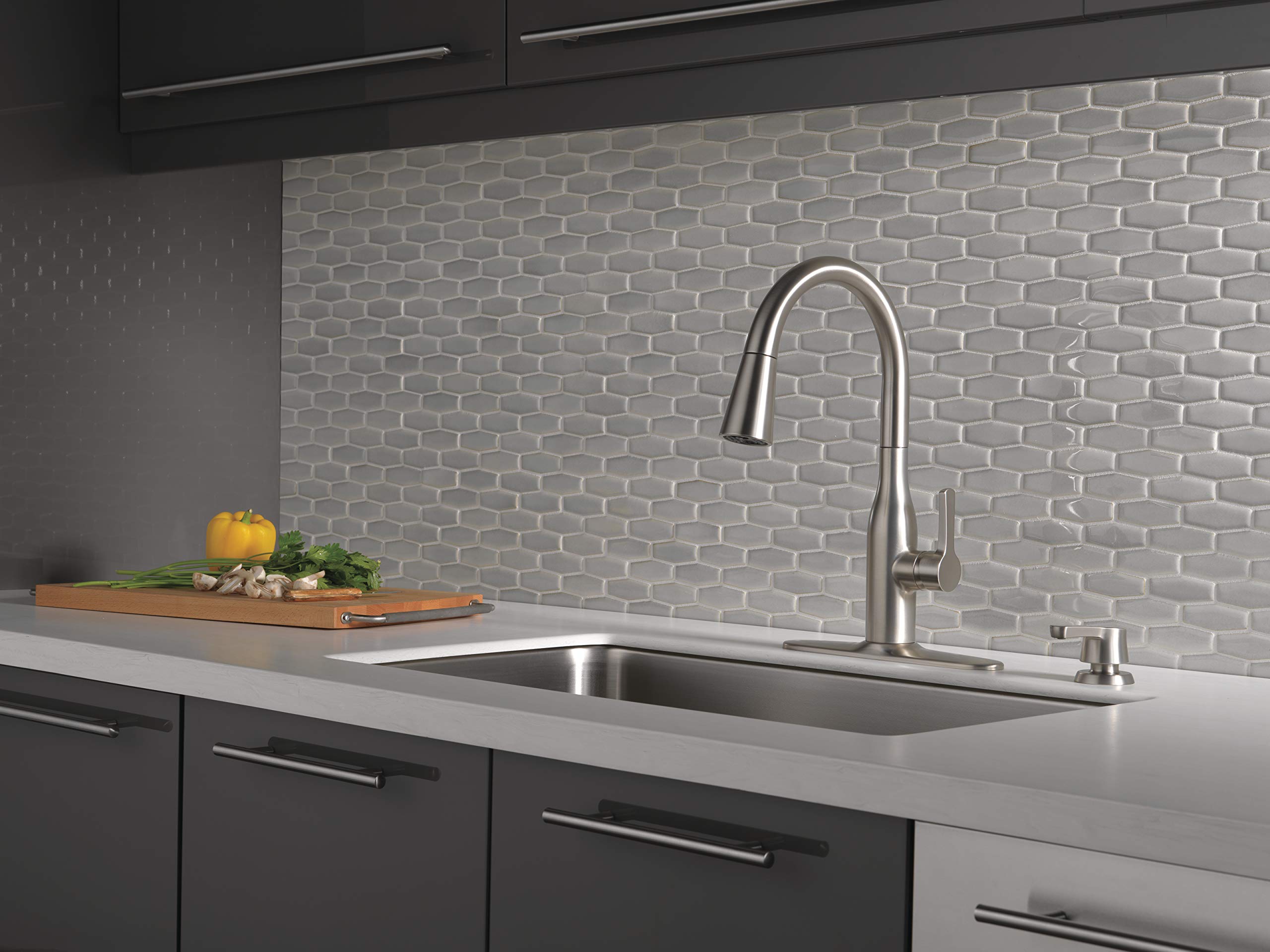 Delta 19780Z-Spsd-Dst Marca Single-Handle Pull-Down Sprayer Kitchen Faucet With Shieldspray Technology